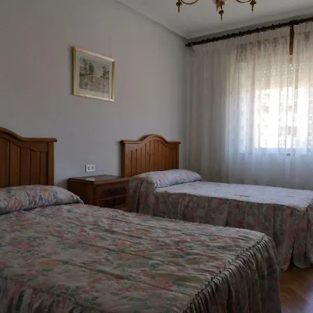 Casa De La Riva Holiday home Trobajo Del Camino